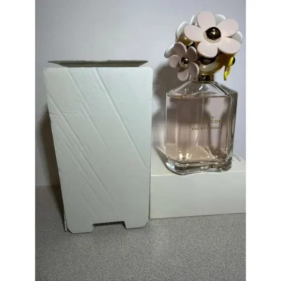 Marc Jacobs Daisy Eau So Fresh 150ml 4.2 Fl. oz - Picture 2 of 4